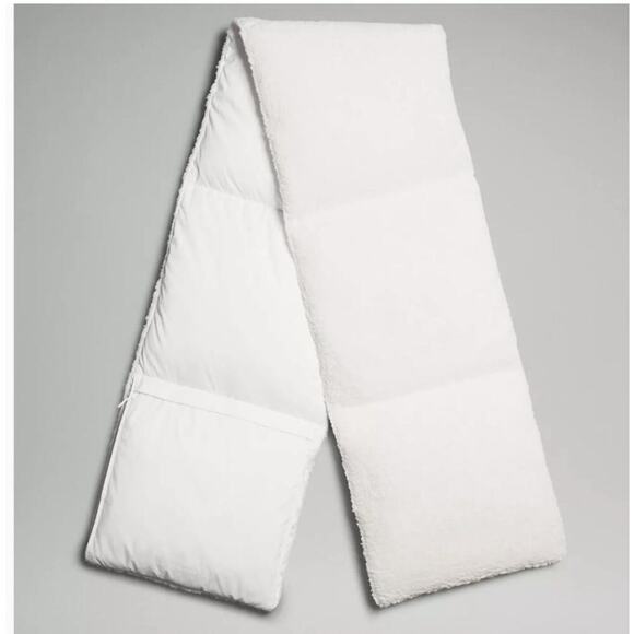 Lululemon Wunder Puff Textured Fleece Scarf White Sherpa Pocket Cozy NEW - Picture 1 of 8